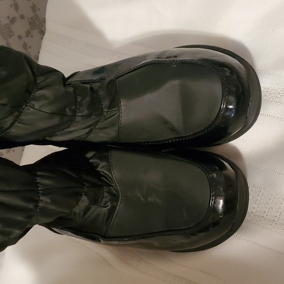 Totes 3 calf boots,black nylon patent accent, side zip. Not worn - Picture 4 of 16